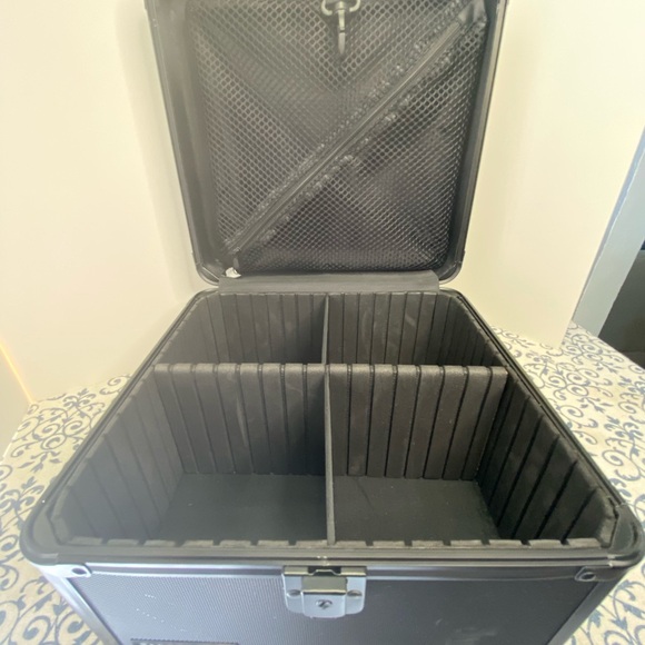 Vaultz Black Square Tactical Divided Storage Box - Picture 2 of 9